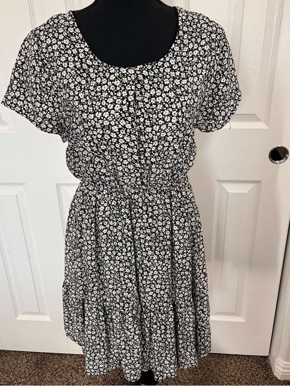 Black and White Floral Short Sleeve Dress